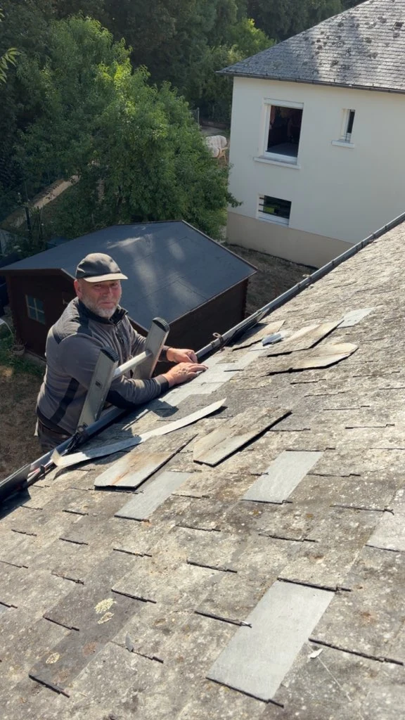 Joseph Hornberger, couvreur, sur un chantier de l'agglomération de Tours
