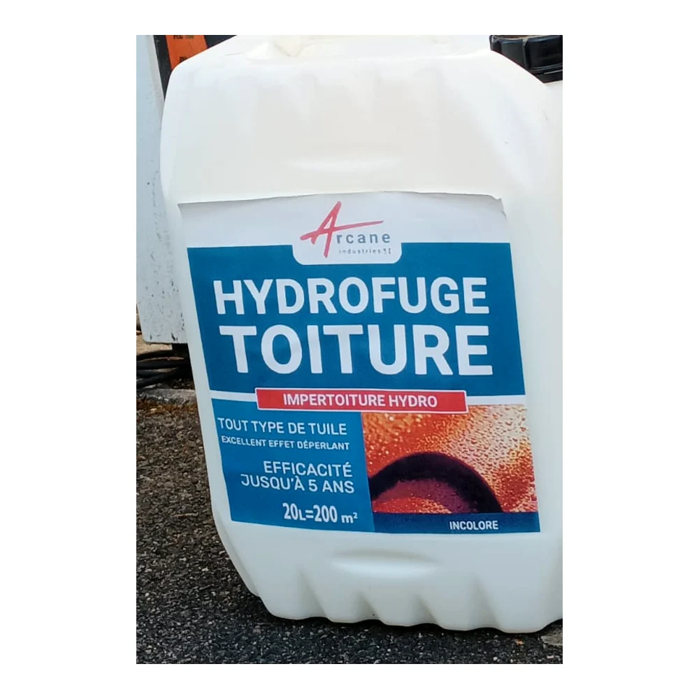 Hydrofuge toiture incolore appliqué pour restaurer l'étanchéité, sur ardoise comme sur tuile